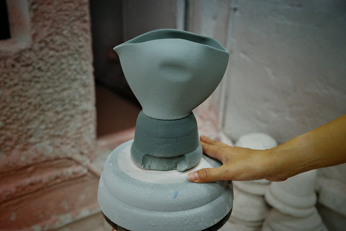 Tai-Hwa handcrafted black pottery matcha bowl for automated cha maker